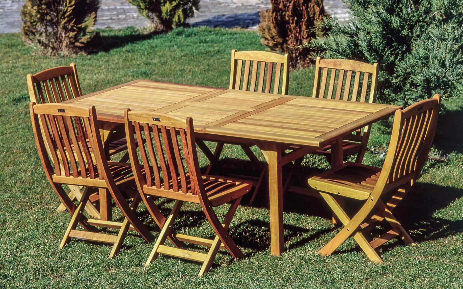 Gartenmöbel streichen: der richtige Zeitpunkt und die richtige Technik