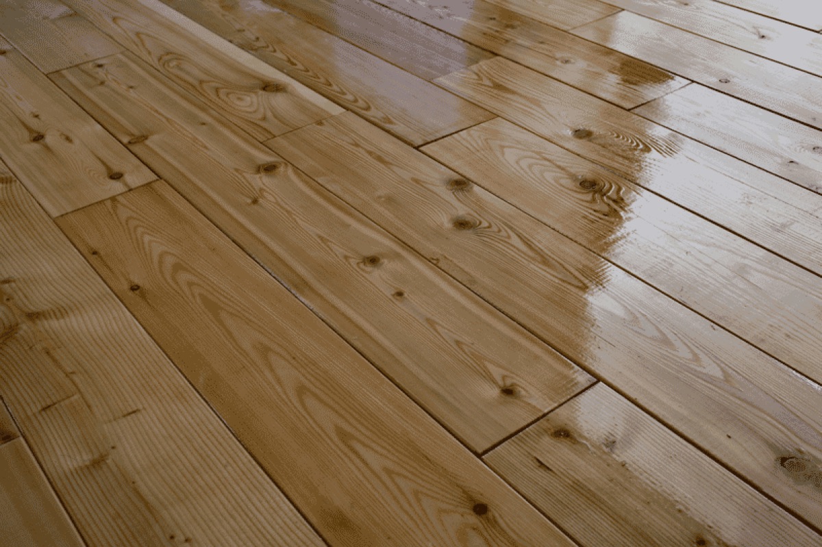 GettyImages-933136948-deckende-holzfarbe